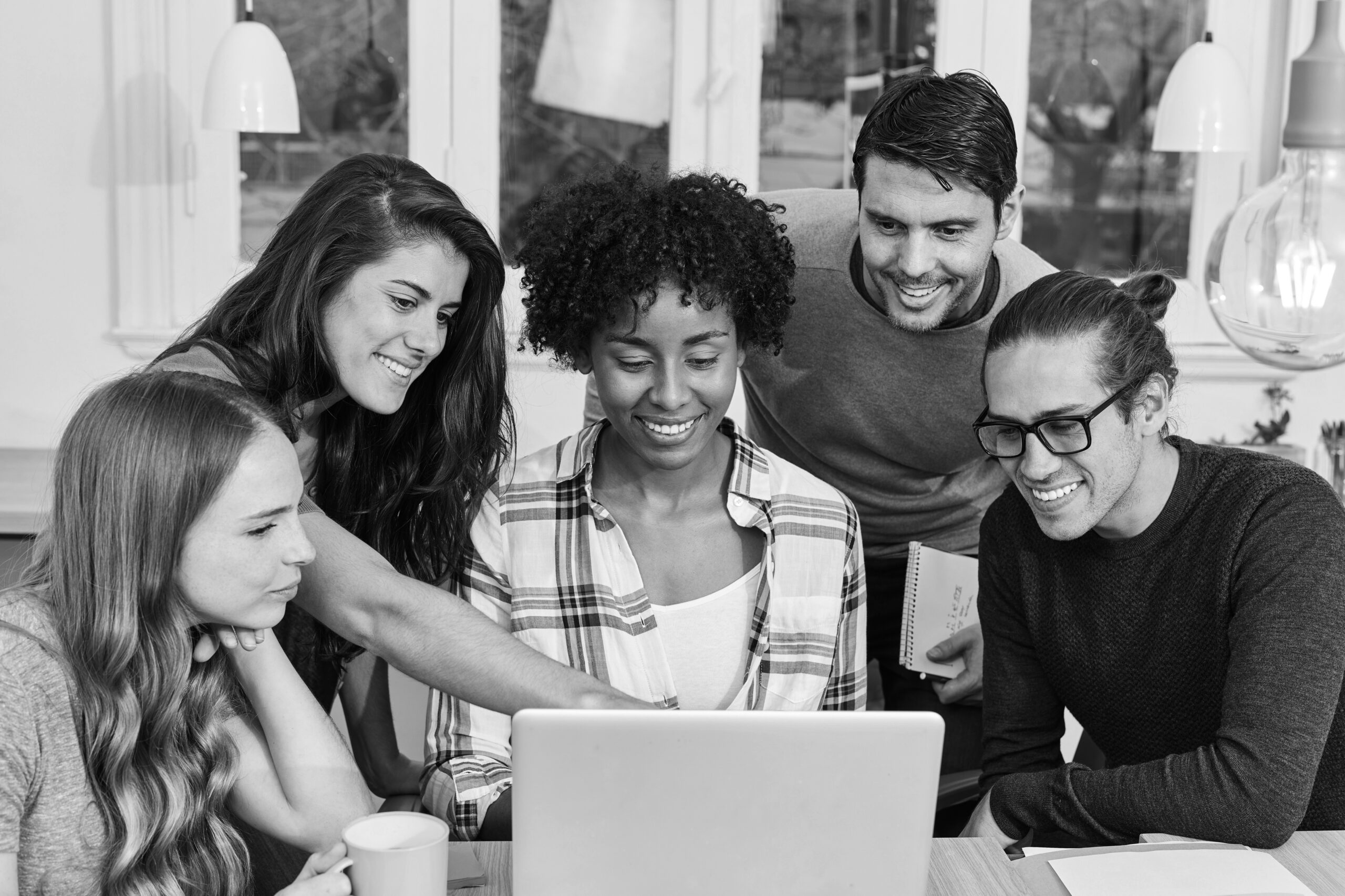 Junge Erwachsene am Arbeiten